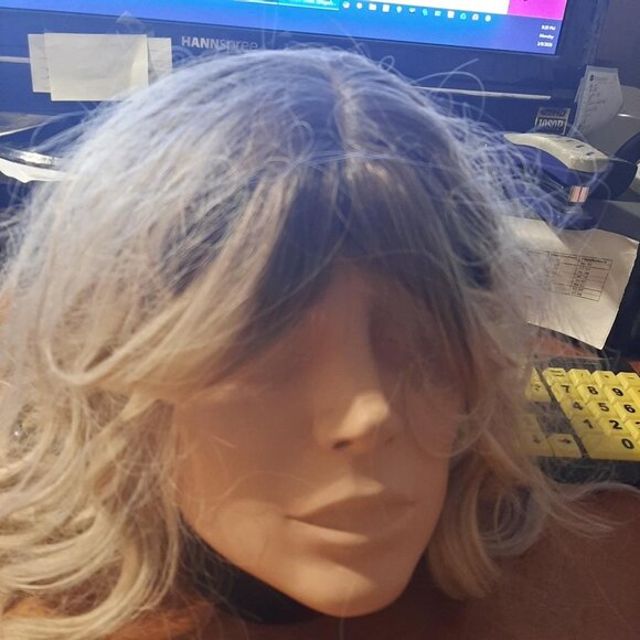 NEW ! Women Long Wig 18\